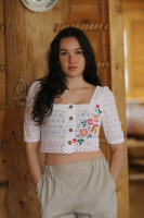 Vyšívaný madeirový crop top Pavučina